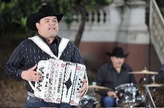 Intocable lanza nuevo álbum y estrena vídeo del tema "No puedo volver"