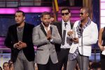 Aventura arrasa en Premios Billboard